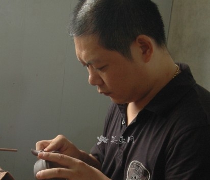 紫砂壶艺师图片：江峰 