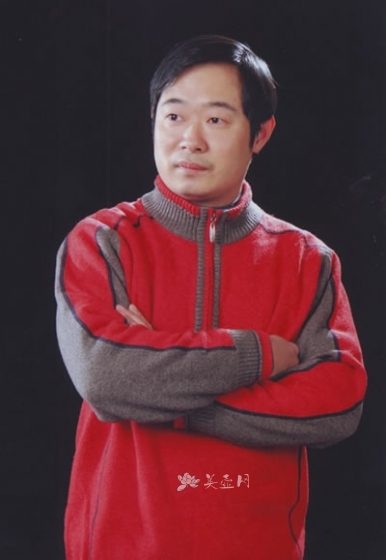 紫砂壶艺师图片:吴华强