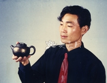 紫砂壶艺师图片:邵亚平