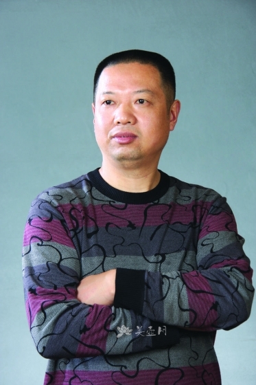 紫砂壶艺师图片:张建明