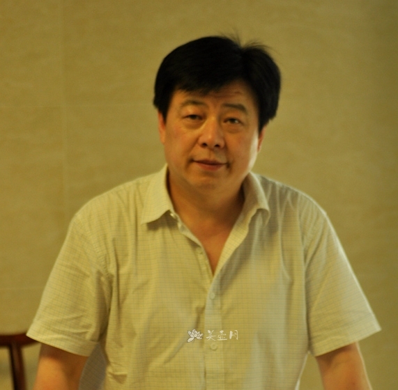 紫砂壶艺师图片:查元康