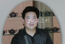 紫砂壶艺师图片:张洪明