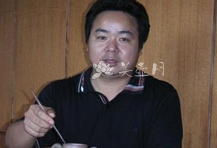 紫砂壶艺师图片:丁小华