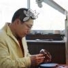 紫砂壶艺师图片:沈岩风