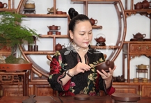 紫砂壶艺师图片：顾勤 