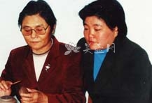 紫砂壶艺师图片:应龙琴