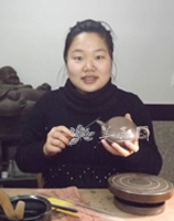 紫砂壶艺师图片:何觅