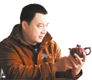 紫砂壶艺师图片:张哲伟