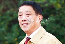 紫砂壶艺师图片:李昌鸿