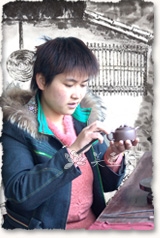 紫砂壶艺师图片:吴婷芳
