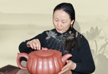 紫砂壶艺师图片：丁淑萍 