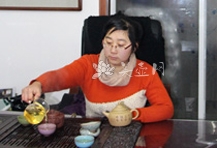 紫砂壶艺师图片:周莹