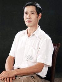 紫砂壶艺师图片:顾顺源