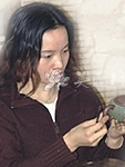 紫砂壶艺师图片:周菊芳