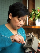 紫砂壶艺师图片:方玉琴