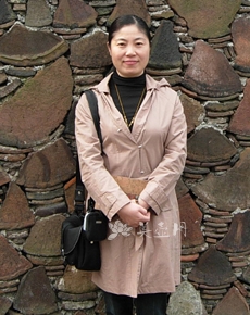 紫砂壶艺师图片：瞿华娣 
