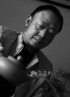 紫砂壶艺师图片:郭超刚