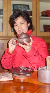 紫砂壶艺师图片:范其华