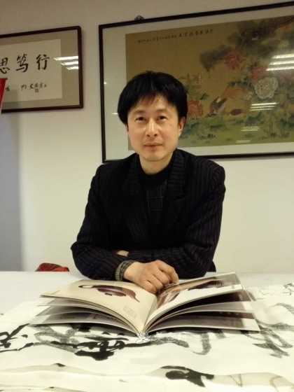 紫砂壶艺师图片:沈秋伟