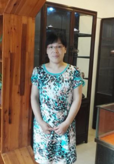 紫砂壶艺师图片:江晓颖