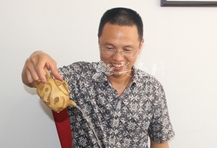 紫砂壶艺师图片:吴新军