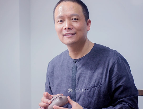 紫砂壶艺师图片:何健