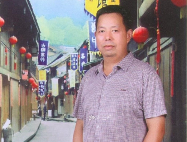 紫砂壶艺师图片:周云龙