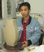 紫砂壶艺师图片:卢建华