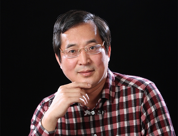 紫砂壶艺师图片:孔小明
