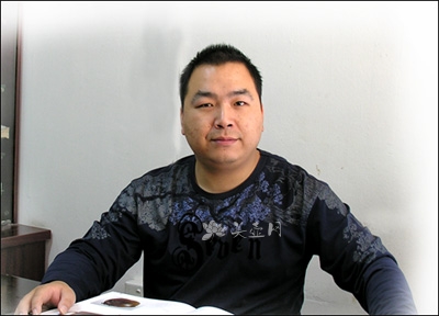 紫砂壶艺师图片:翟喈