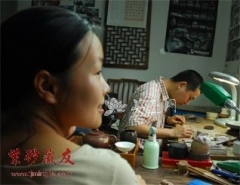 紫砂壶艺师图片：何馨 