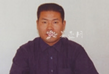 紫砂壶艺师图片:汪成旺