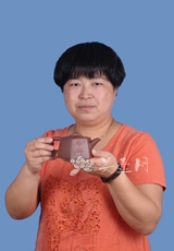 紫砂壶艺师图片:鲁卫芳
