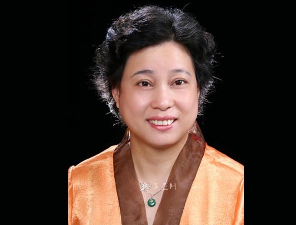 紫砂壶艺师图片:任惠芬